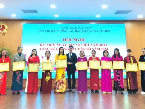 Quận Cầu Giấy: Khen thưởng 28 cộng tác viên dân số tiêu biểu năm 2024