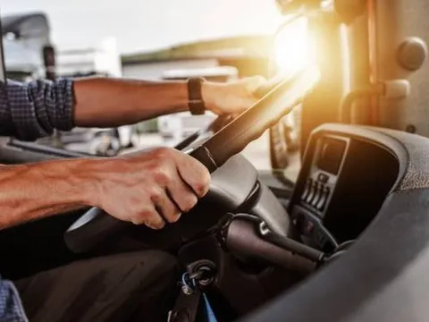 Thay đổi tuổi tối đa của người lái xe từ năm 2025, không phải ai cũng biết