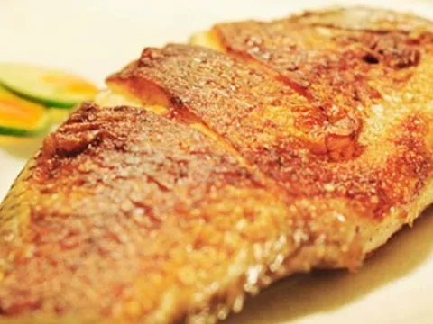 Mẹo rán cá vàng giòn không cần chảo chống dính