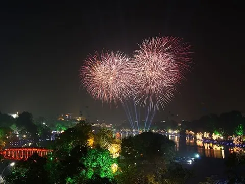 Thủ tướng chỉ đạo việc tổ chức bắn pháo hoa dịp Tết Nguyên đán Ất Tỵ 2025