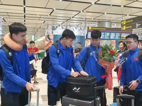 Đội tuyển Việt Nam gặp khó khăn trong vấn đề di chuyển về nước