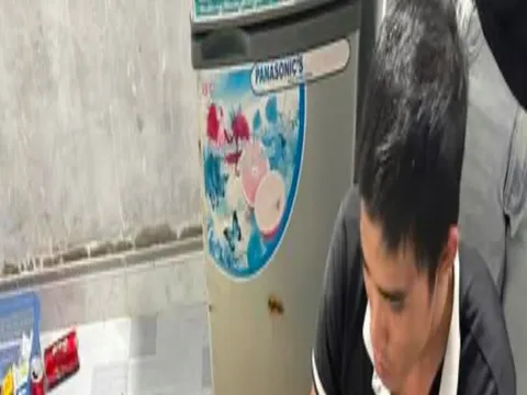 Bắt đối tượng buôn bán ma túy có vũ khí "nóng"