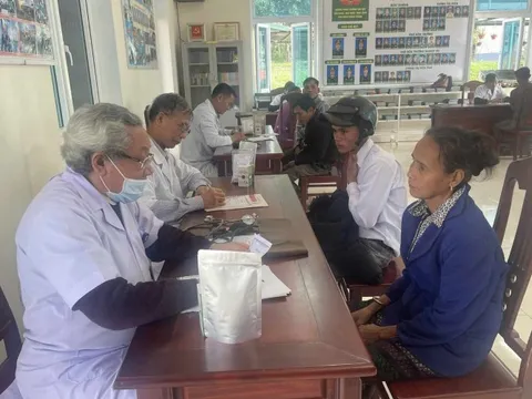 Niềm vui dịp cuối năm của người dân 2 bên biên giới Việt -Lào