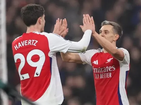 Vừa leo lên vị trí thứ 2, tin xấu đã đến với Arsenal