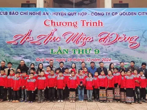 Công ty Golden City mang áo ấm đến trẻ em nghèo miền núi xứ Nghệ
