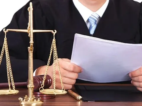 Bàn về đối tượng khởi kiện, thời hiệu khởi kiện trong vụ án hành chính