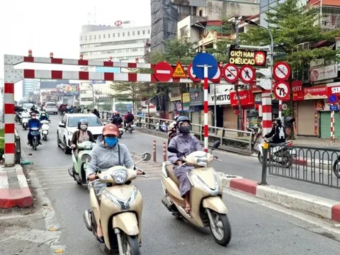 Trường hợp được vượt xe bên phải từ 1/1/2025, ai cũng nên biết