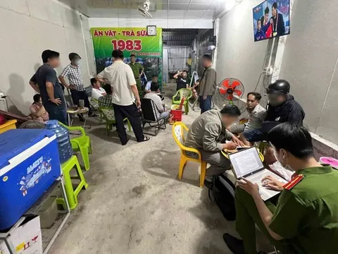 Bắt quả tang 8 đối tượng cá độ bóng đá giải ASEAN cup 2024