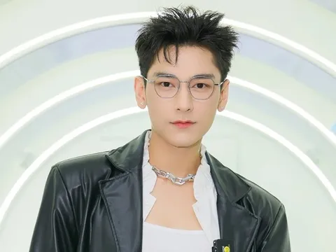 Isaac "đốn tim" người hâm mộ với diện mạo đẹp trai khó cưỡng