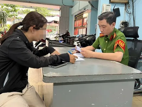 Đi lãnh tiền trúng vé số thay mẹ, cô gái hoang báo bị cướp để "biển thủ"