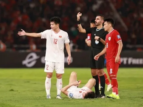 Trọng tài bắt chính trận Việt Nam và Thái Lan là vua thẻ phạt