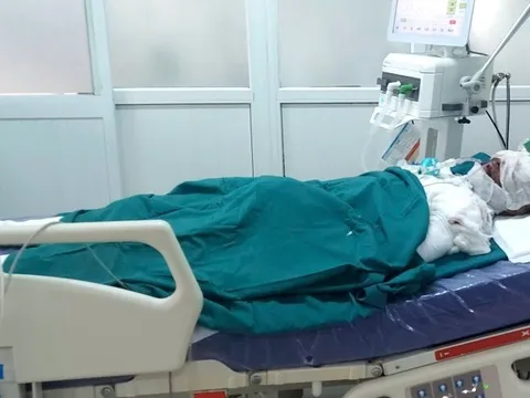 Rủ nhau nghịch dại, 3 thanh niên cấp cứu trong tình trạng nguy kịch