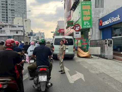 Người đàn ông tử vong bất thường trước trụ sở ngân hàng