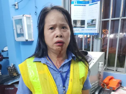 Nữ nhân viên đường sắt bị đánh gãy xương mũi vì không mở barie cho xe máy vượt