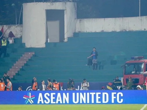 Cô đơn trên... khán đài