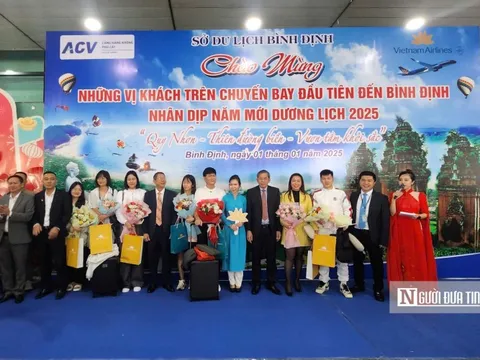Đoàn khách 180 người “xông đất” Bình Định đầu năm mới