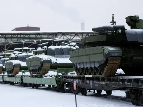 Nhà máy Uralvagonzavod bàn giao lô xe tăng T-72B3 và T-90 cuối cùng cho quân đội Nga