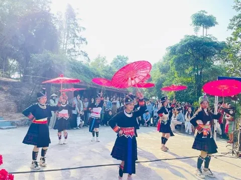 “Xuân về trên bản làng” chào năm mới 2025