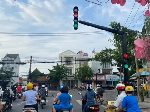 Đèn tín hiệu "đang xanh đột nhiên chuyển đỏ" liệu tài xế có bị phạt?