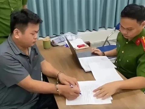 Bắt giữ đại gia lừa đảo bằng chiêu tổ chức đấu giá