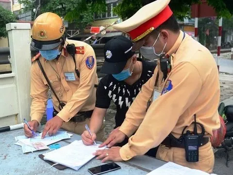 Mới nhất: Những loại giấy tờ phải mang theo khi lái xe và mức phạt nếu vi phạm
