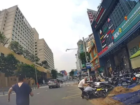 Xử lý vụ người đàn ông cầm dao đuổi đánh shipper ở Tp.HCM