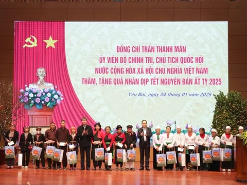 Agribank trao an sinh xã hội và tặng quà Tết cho người nghèo, gia đình chính sách tỉnh Yên Bái