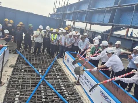 Hợp long cầu Đại Ngãi 2 bắc qua sông Hậu