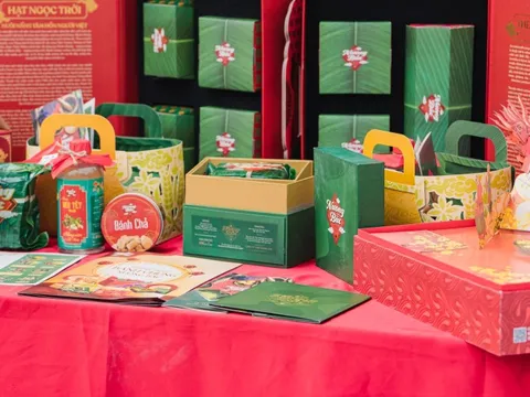 Tết xa xỉ với bánh chưng tiền triệu
