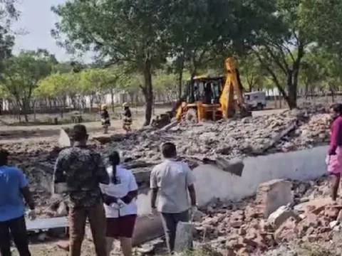 Sau tiếng nổ lớn, nhà cửa tan nát 6 người tử vong