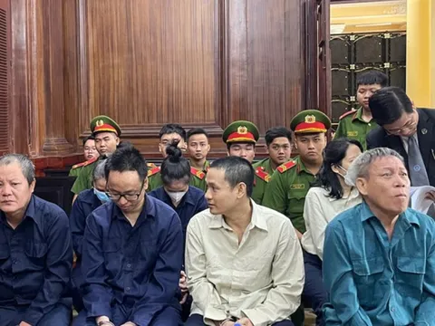 Nữ giám đốc bán “dự án ma” ngất xỉu khi bị đề nghị án chung thân