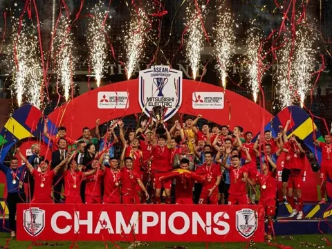 Hà Nội tặng 2 tỷ đồng cho đội tuyển bóng đá nam Việt Nam