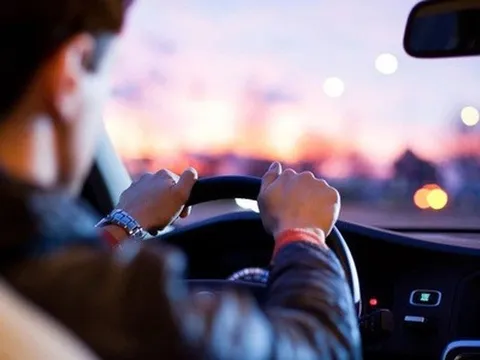 Lái xe ô tô liên tục 4 giờ phải dừng nghỉ bao lâu để không bị phạt?