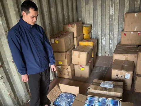 Bắt nam thanh niên bán thuốc nhỏ mắt giả, lừa hơn 10 nghìn người