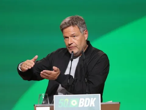 Ứng cử viên Thủ tướng Đức kêu gọi tăng mạnh chi tiêu quốc phòng