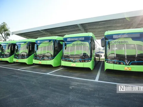 Xây dựng xong khung giá điện cho trạm sạc xe điện trong tháng 2