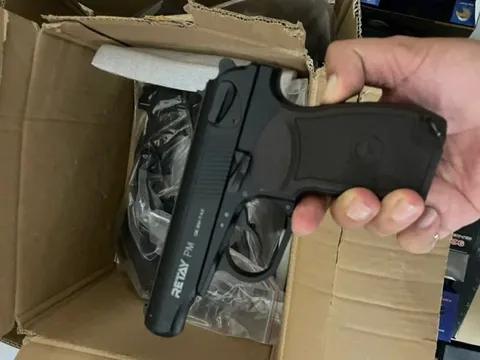 Triệt phá đường dây mua bán vũ khí qua mạng, thu nhiều súng đạn