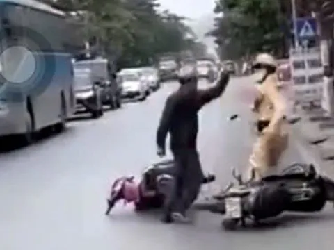 Tạm giữ người đàn ông đánh cảnh sát giao thông