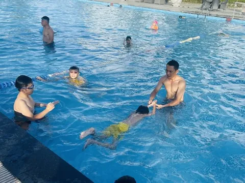 Đến năm 2030, tối thiểu 75% học sinh lớp 12 biết bơi an toàn