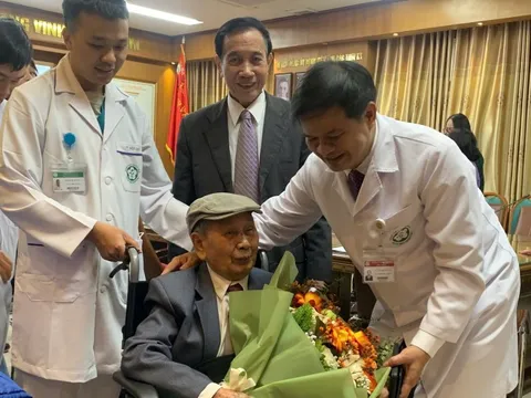 Cụ ông 103 tuổi bị đột quỵ được điều trị thành công ngoạn mục