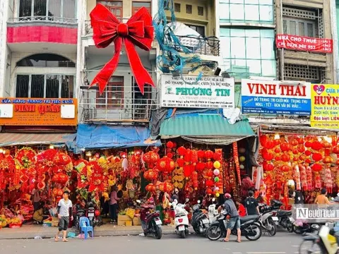Không khí Tết rộn ràng ở khu phố cổ nhất Tp.HCM
