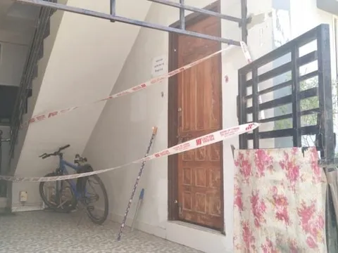 Tủ lạnh có mùi khó ngửi, chủ nhà kiểm tra thì phát hiện bí mật động trời