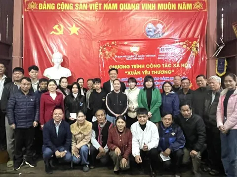 Đà Nẵng: Mang Tết đến với bà con nghèo