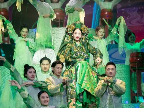 "Cô đôi thượng ngàn" tại sân khấu chị đẹp khiến khán giả "nổi da gà"