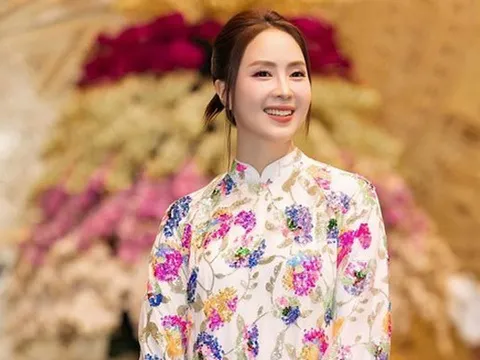 Diễn viên Hồng Diễm khoe sắc vóc quyến rũ vạn người mê ở tuổi 41
