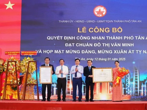 TP. Tân An nhận danh hiệu đạt chuẩn đô thị văn minh đầu tiên trong cả nước