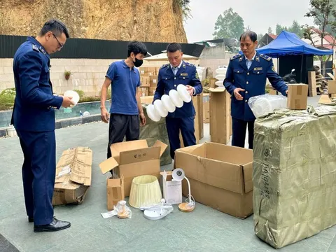 Thái Nguyên: Tạm giữ gần 2.000 sản phẩm hàng hoá nhập lậu, không rõ nguồn gốc xuất xứ