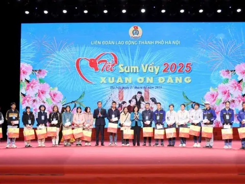 Bí thư Thành ủy Hà Nội dự “Tết Sum vầy - Xuân ơn Đảng” với công nhân lao động