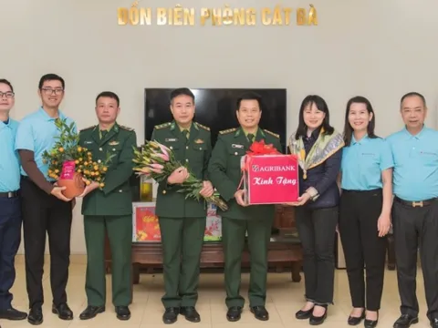 Agribank thăm và tặng quà cán bộ, chiến sỹ vùng biển đảo Đông Bắc nhân dịp Tết Ất Tỵ 2025