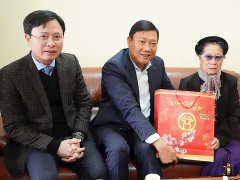 Trưởng ban Dân vận Thành ủy Hà Nội Đỗ Anh Tuấn thăm, tặng quà Tết tại Thạch Thất và Quốc Oai